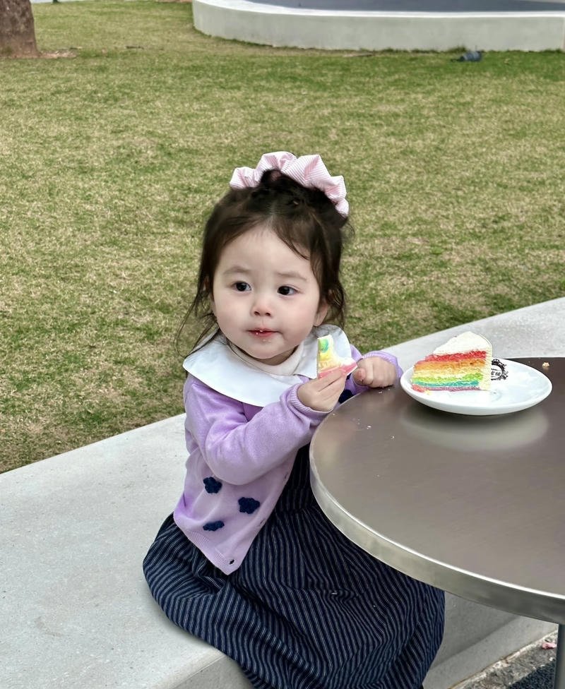 Lovely vibe girl baby dp soft aesthetic