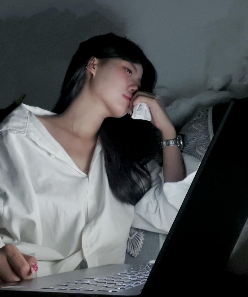 Melancholy mood sad girl dp pic aesthetic dark tone