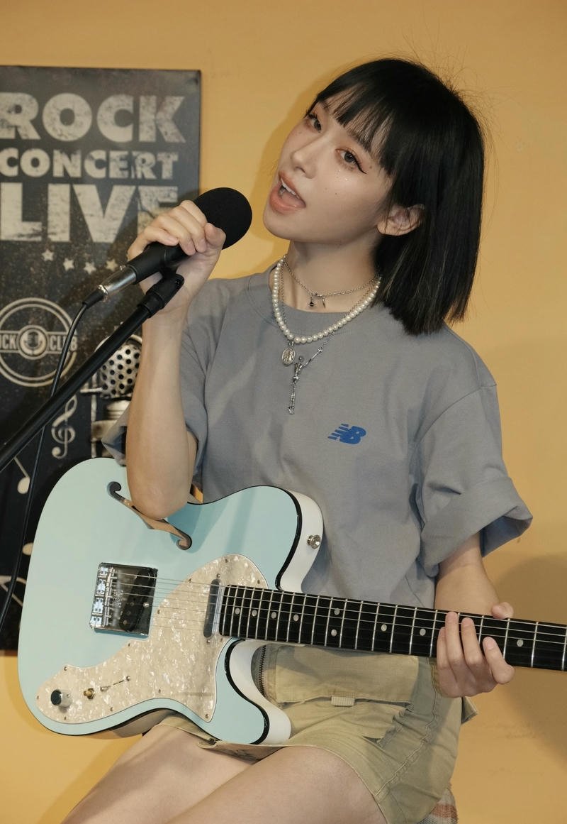 Midnight song girl with guitar dp emotional deep tone