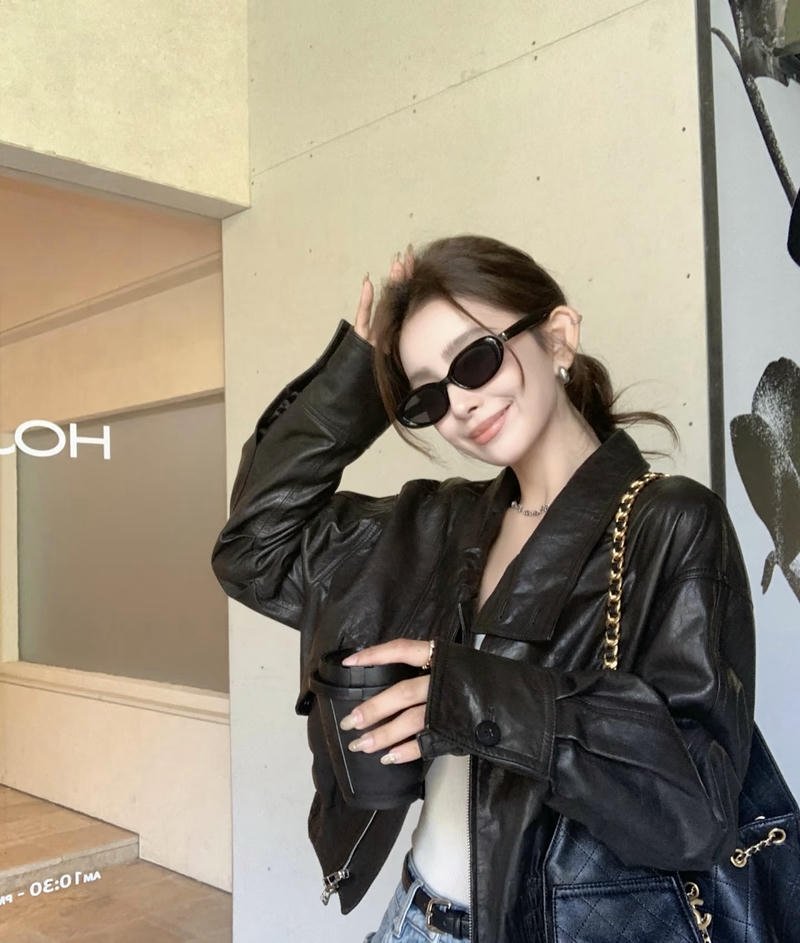 Minimal aesthetic stylish cool dp for girls clean look