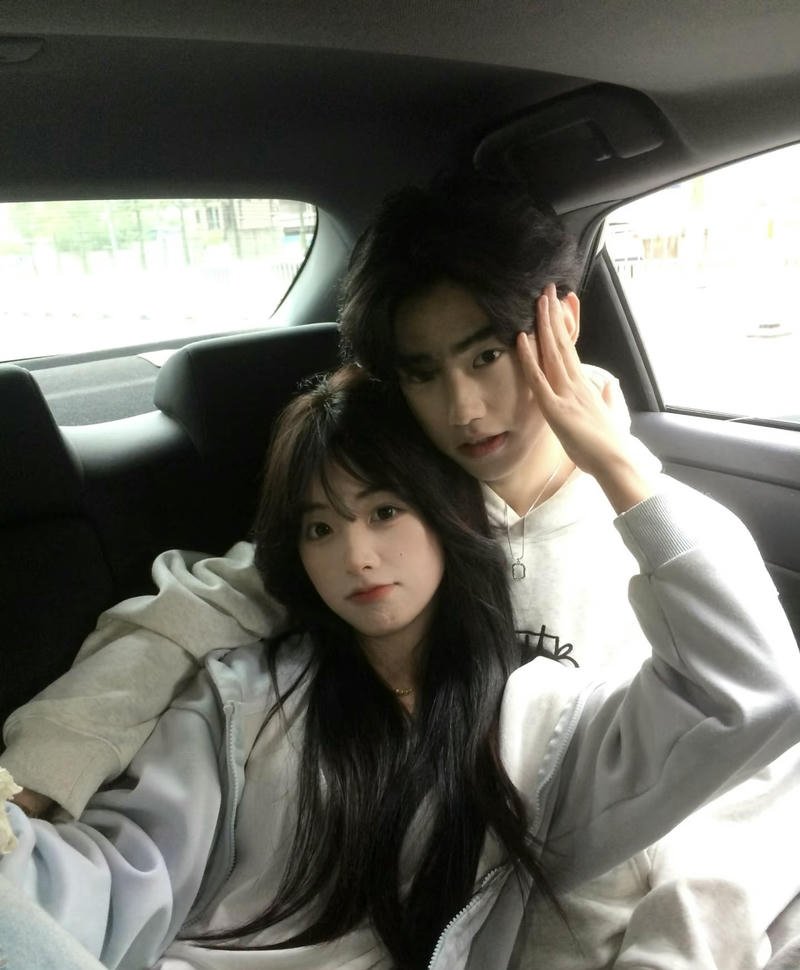 Minimal boy and girl dp clean aesthetic couple look