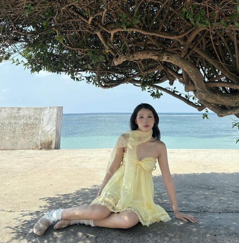 Minimal look dp pics for girls clean simple vibe