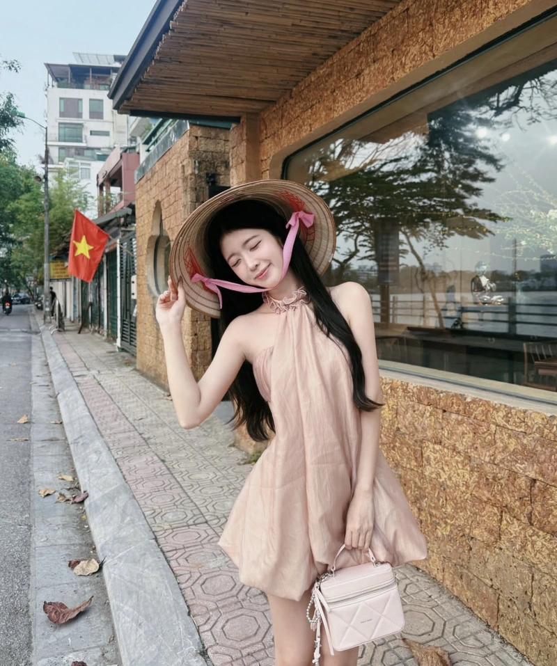 Minimal look girls images for dp clean simple vibe