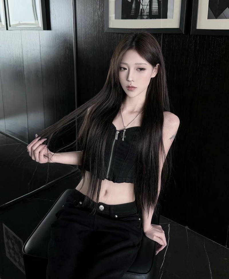 Minimal style strong vibe attitude girl dp for whatsapp