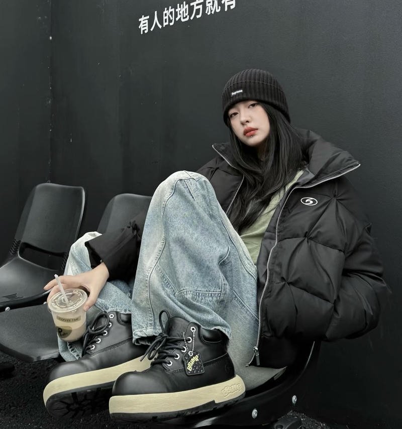 Modern chic stylish cool dp for girls classy vibe