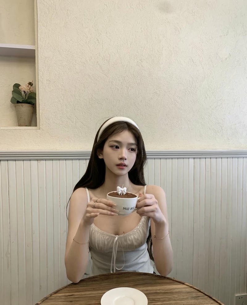 Modern girl for dp pic clean minimal style