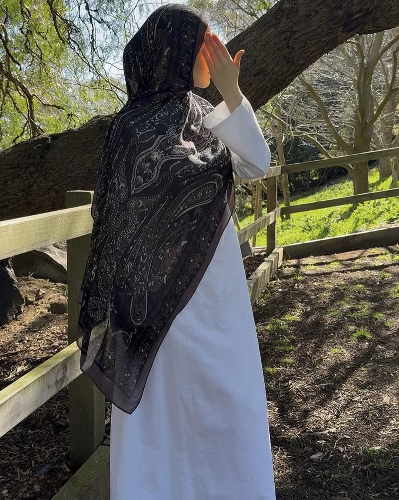 Modern modest fashion dp for islamic girl stylish vibe