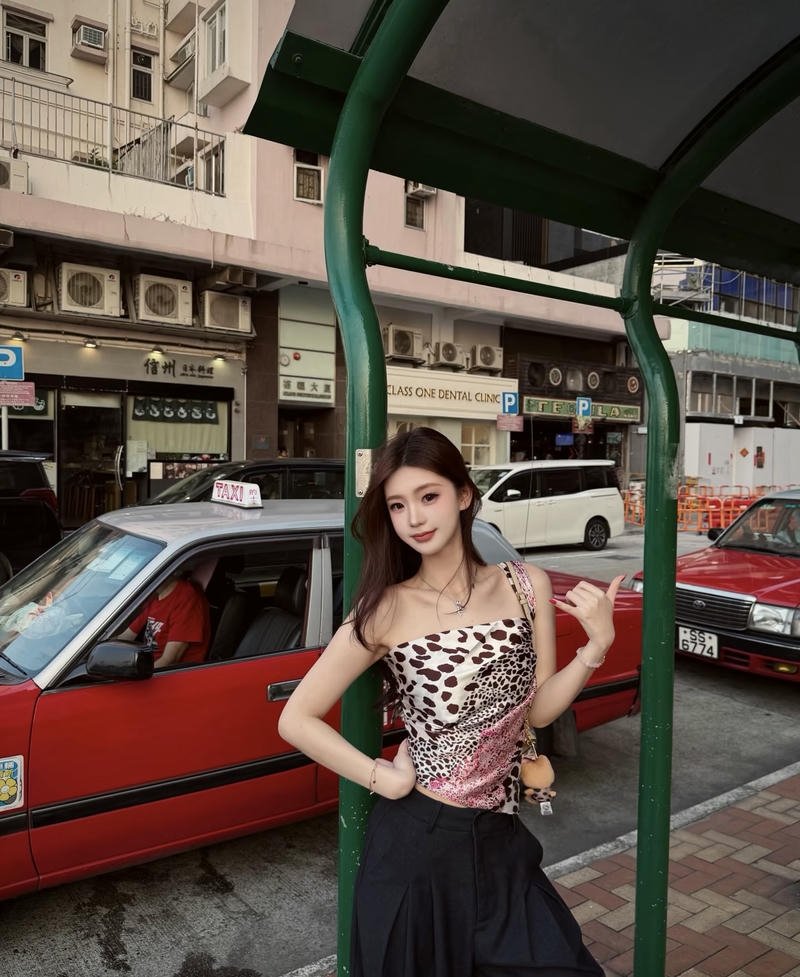 Modern vibe new dp for girls stylish pose