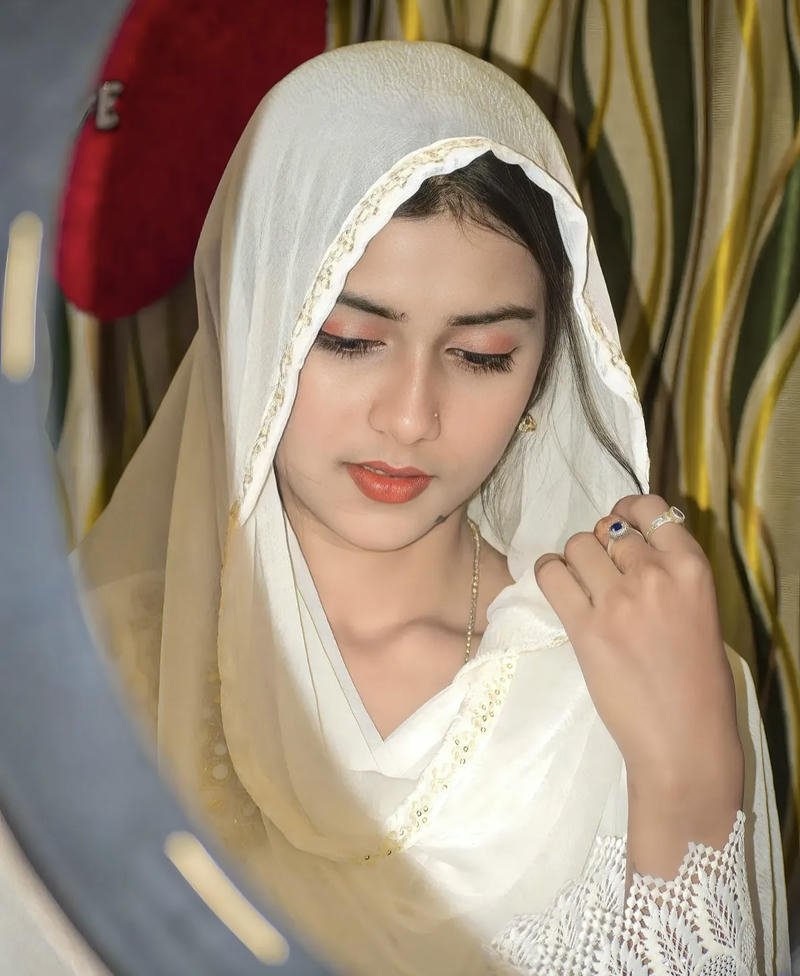 Muslim girls WhatsApp dp elegant modest beauty style