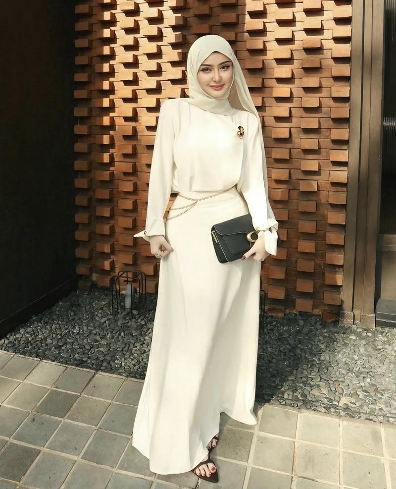 Muslim girls WhatsApp dp graceful pose light effect