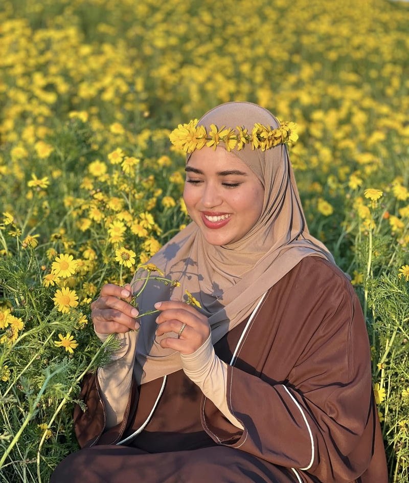 Muslim girls WhatsApp dp natural beauty simple pose