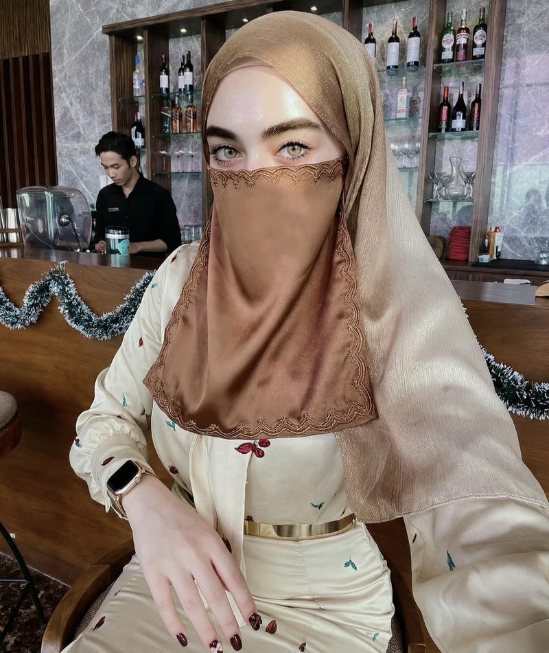 Muslim girls WhatsApp dp natural beauty simple style