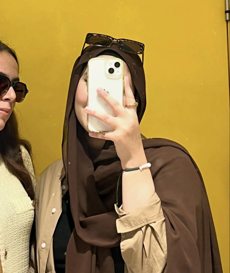 Muslim girls WhatsApp dp peaceful aura calm face