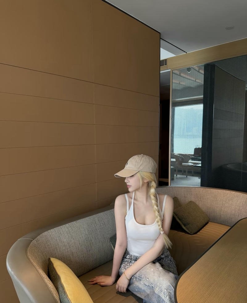 New dp for girls cool girl confident style