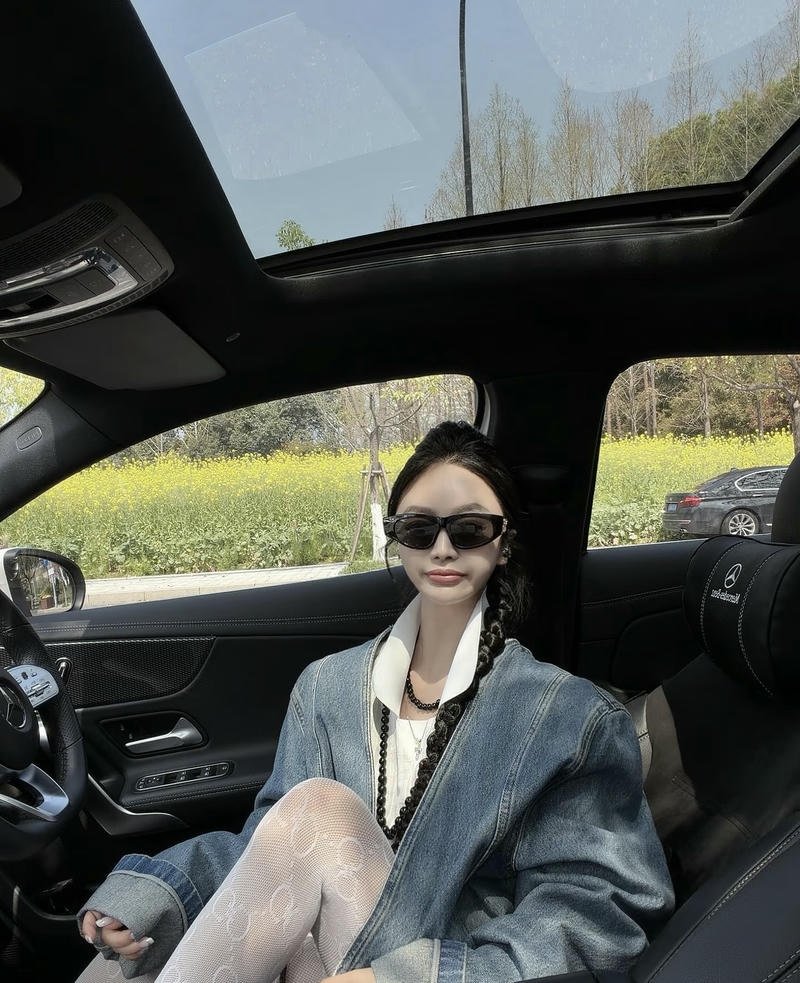 New dp for girls sweet smile lovely mood