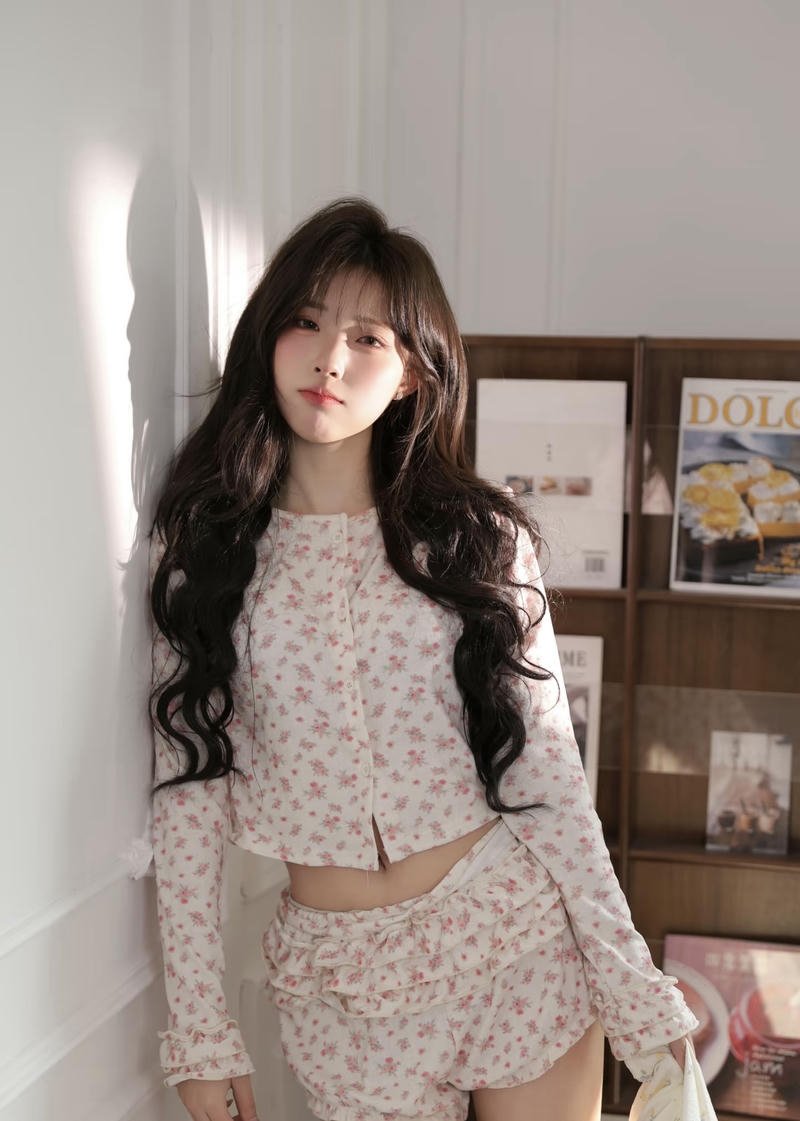 Night thinker girl dp deep quiet emotion instagram girls dp