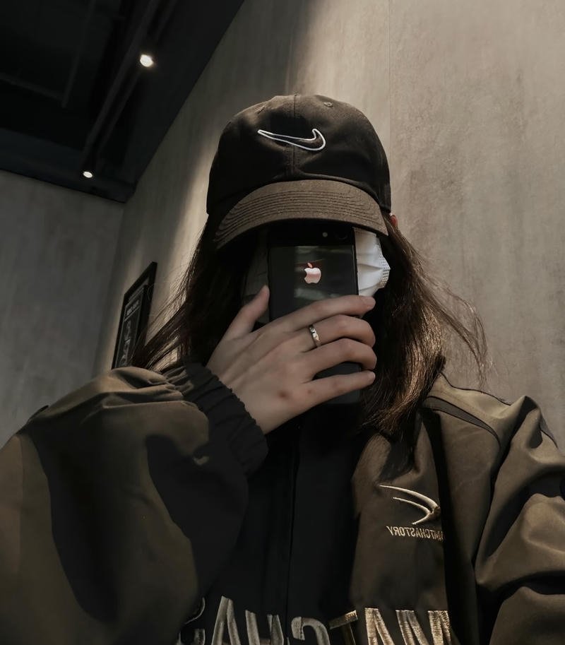 No smile cold expression attitude girl dp for whatsapp