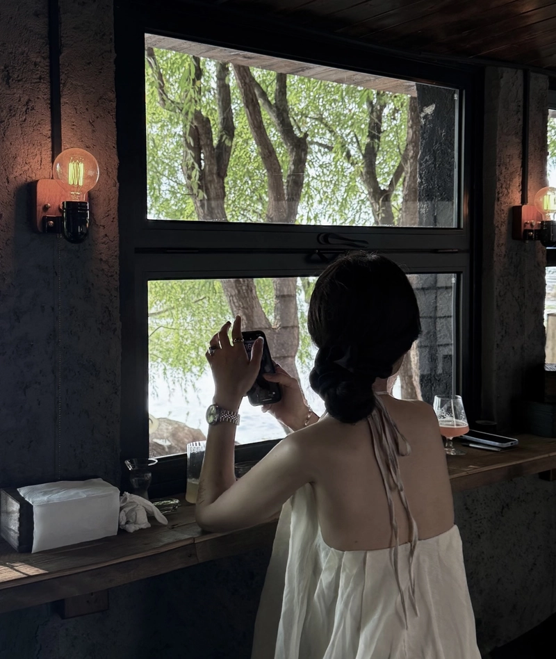 Peaceful lonely mood alone girl images for whatsapp dp