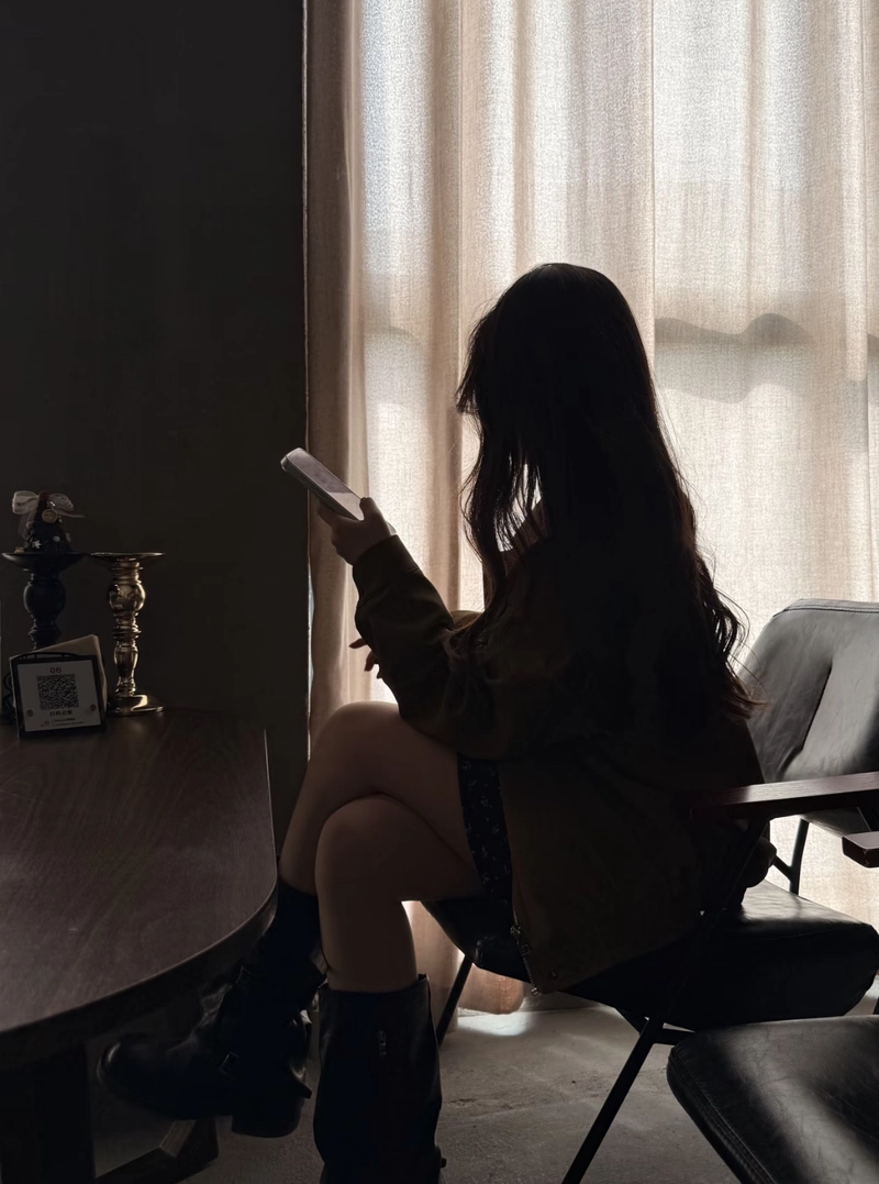 Peaceful sad aesthetic alone girl images for whatsapp dp gentle vibe