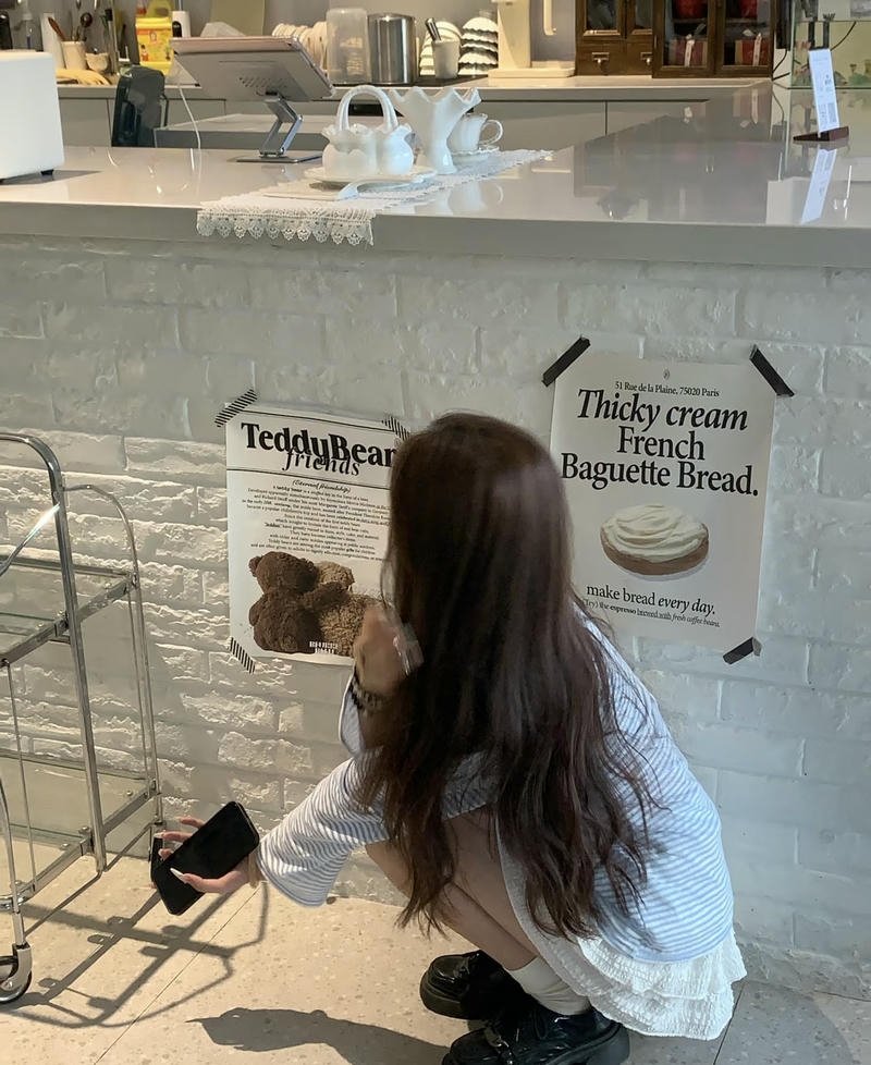 Phone cover hidden face dp for girls trendy pose