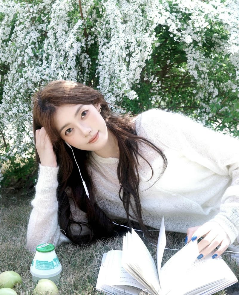 Playful vibe instagram girls dp cute charming expression