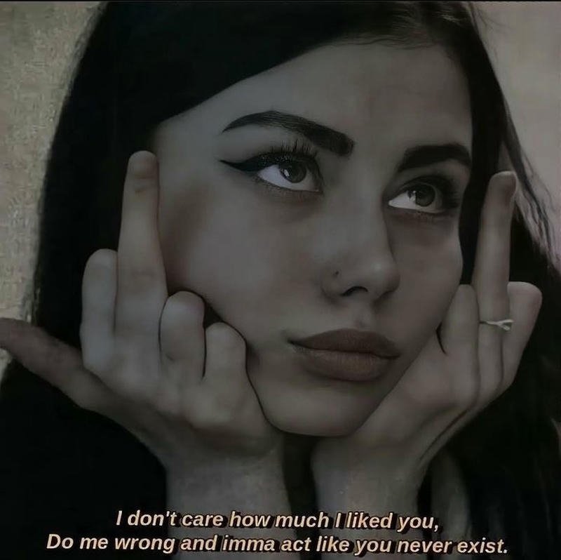 Powerful fearless bold queen vibe with strong aura attitude girl shayari dp