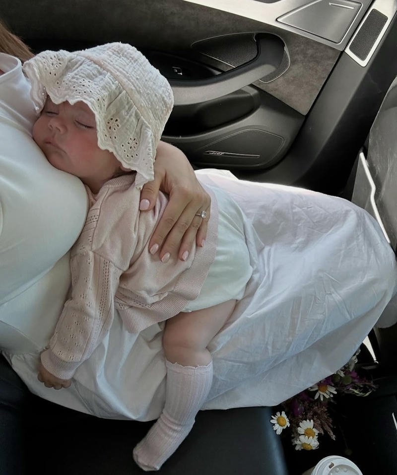 Pretty baby cute baby girl pic dp charming look