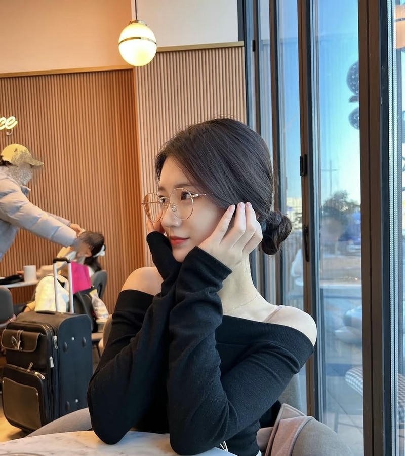 Pretty face girl for dp pic closeup portrait