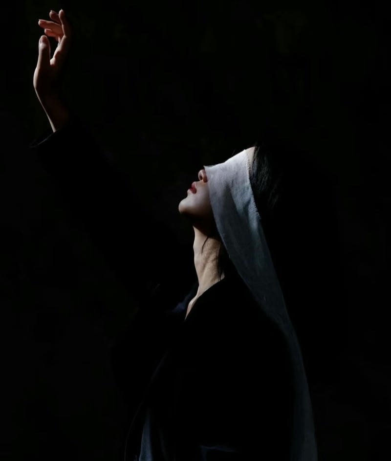 Rain drops sad girl dp pic soft sorrow vibe