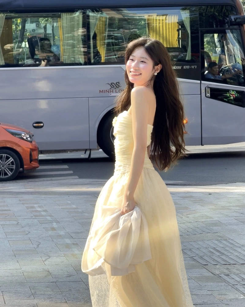 Romantic vibe girls images for dp soft dreamy look