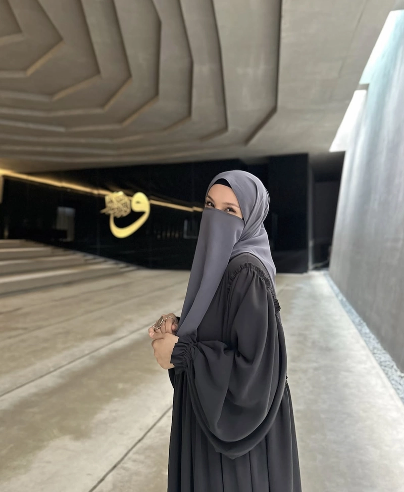 Serene aura dp for islamic girl calm graceful look