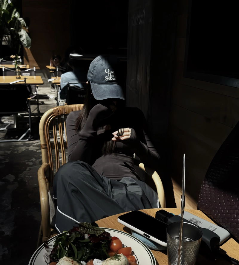 Shadow light effect alone girl images for whatsapp dp moody look