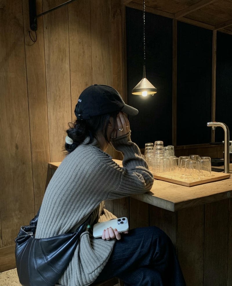 Shadow play hidden face dp for girls artistic mood