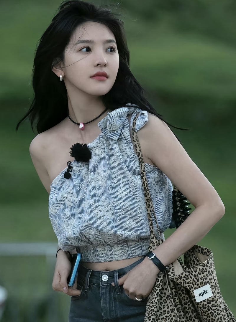 Sharp confident energy bold look girls dp hd