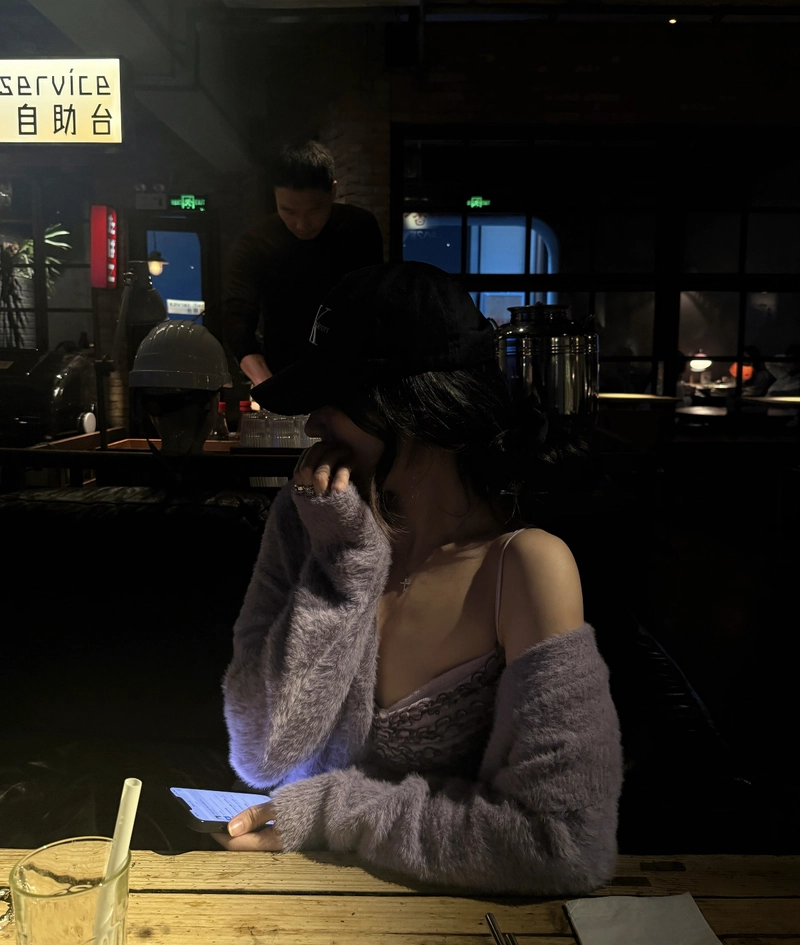 Silent moment vibe alone girl images for whatsapp dp