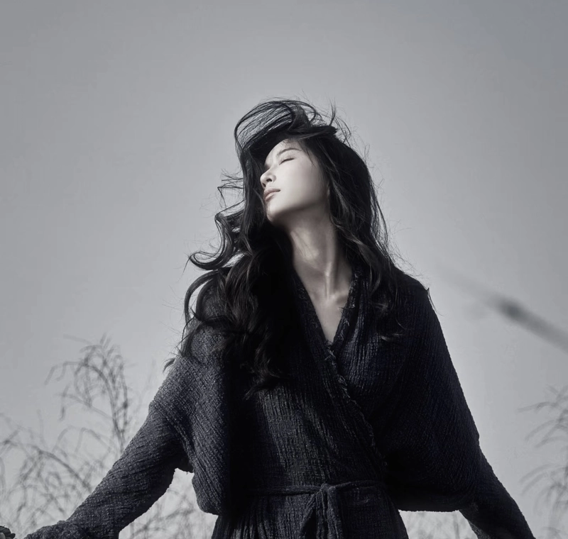 Silent tears dp alone sad girl emotional calm vibe