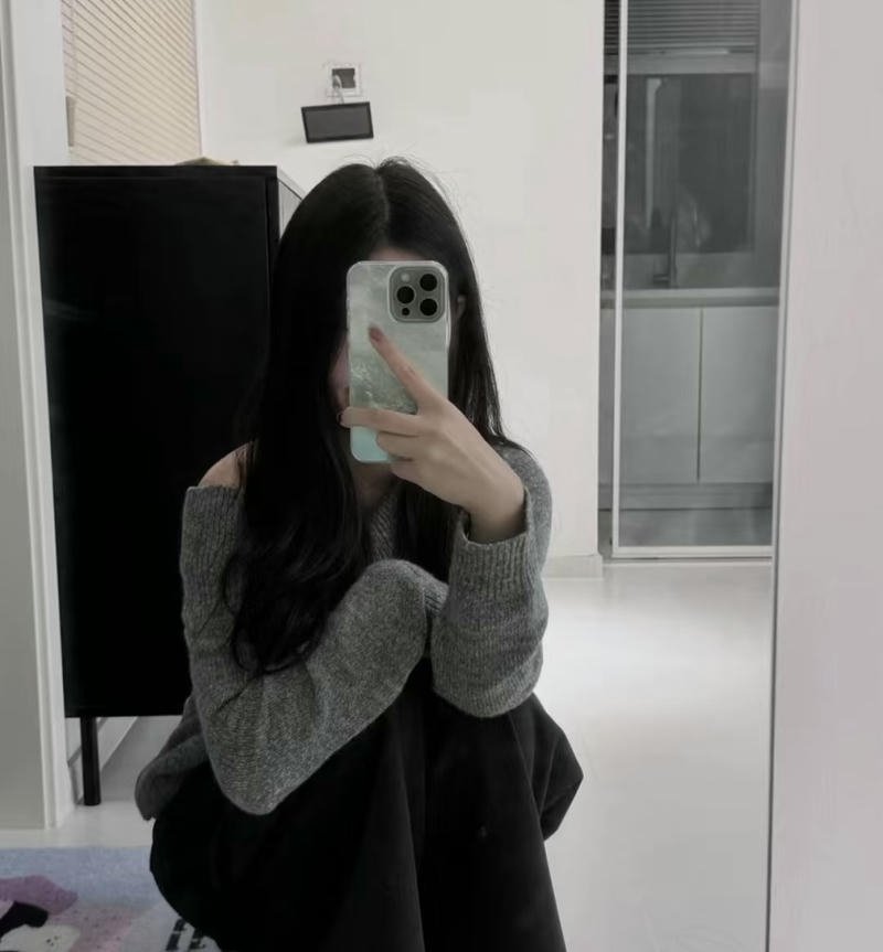 Silk scarf hidden face dp for girls elegant vibe