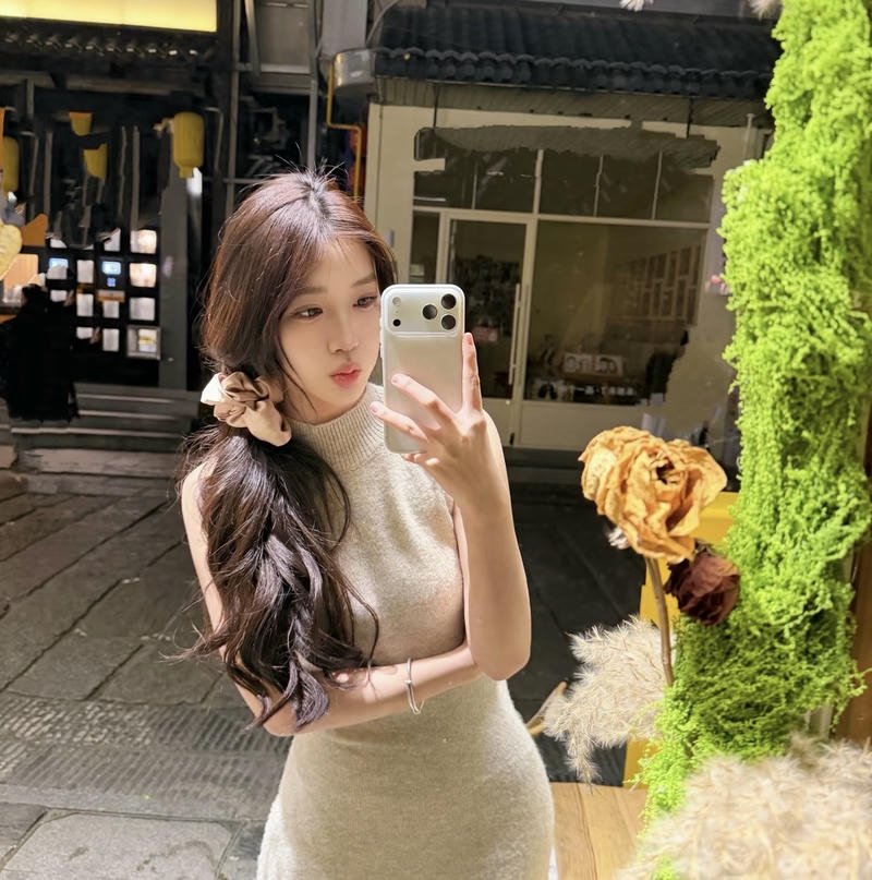 Simple girl for dp pic clean aesthetic style