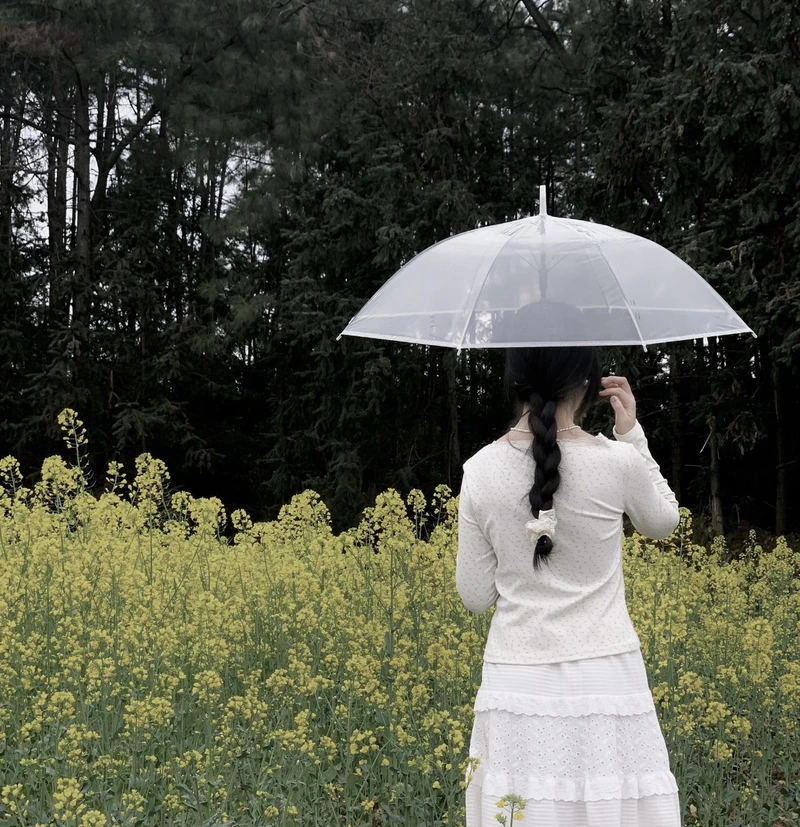 Simple lonely style alone girl images for whatsapp dp