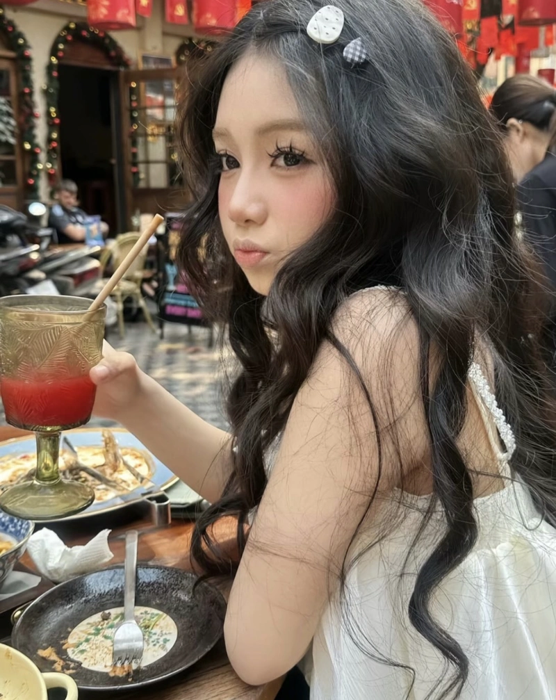 Smooth skin glow girls photo for dp soft beauty look