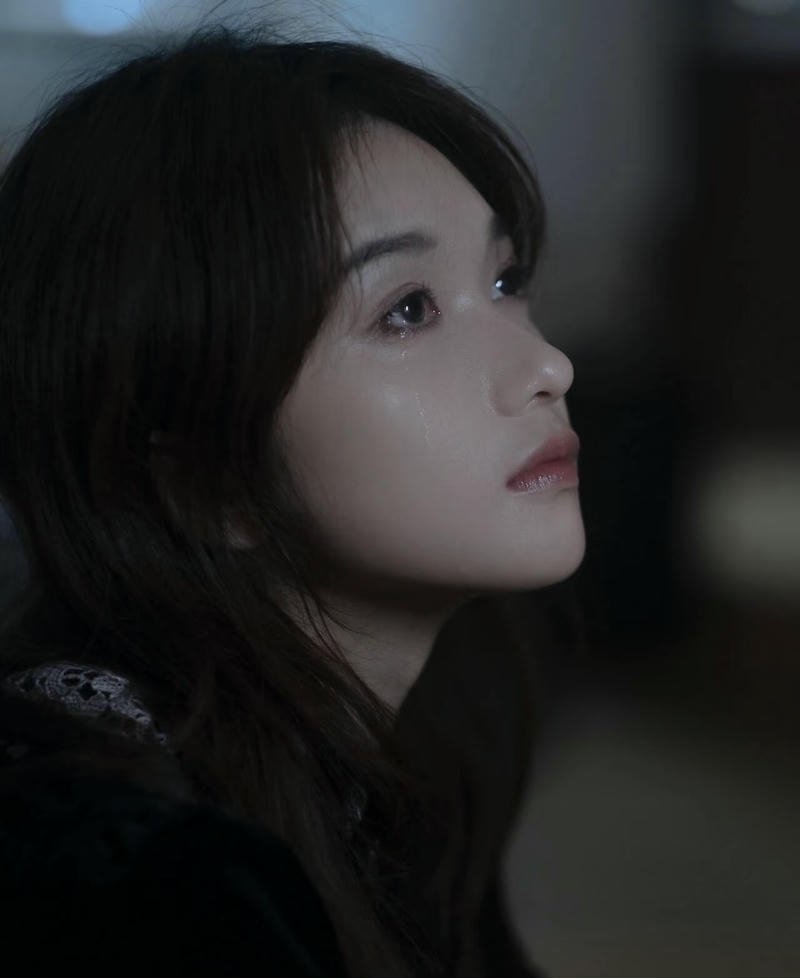 Soft cry sad girl dp pic gentle sad vibe