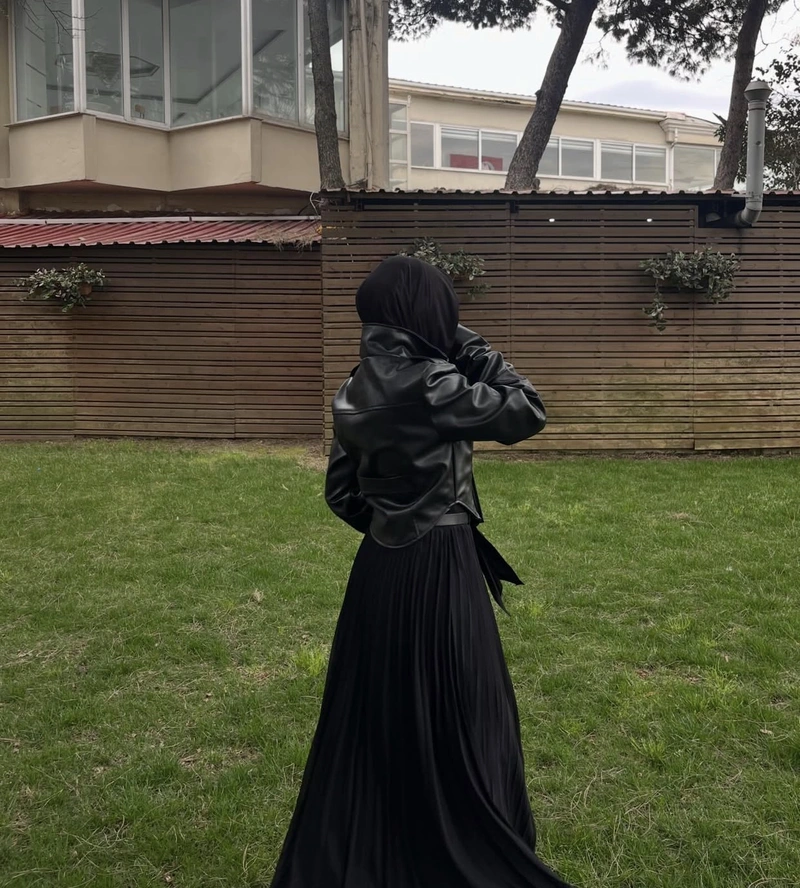 Soft glow dp for islamic girl pure gentle vibe