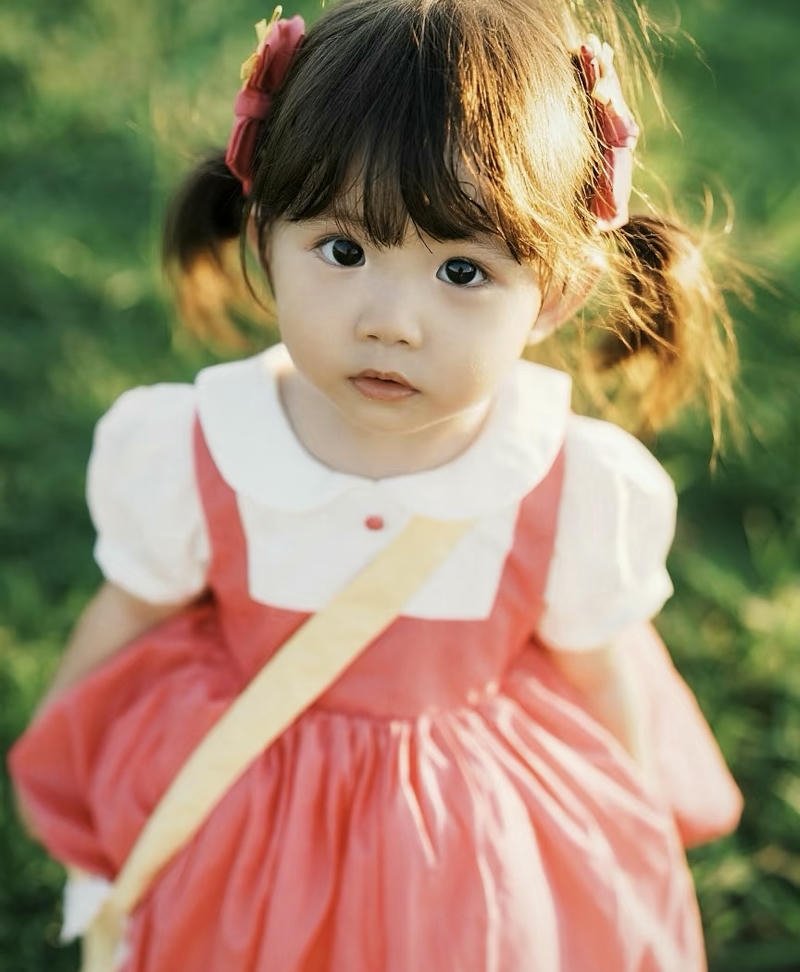 Soft light cute baby girl pic dp gentle glow look
