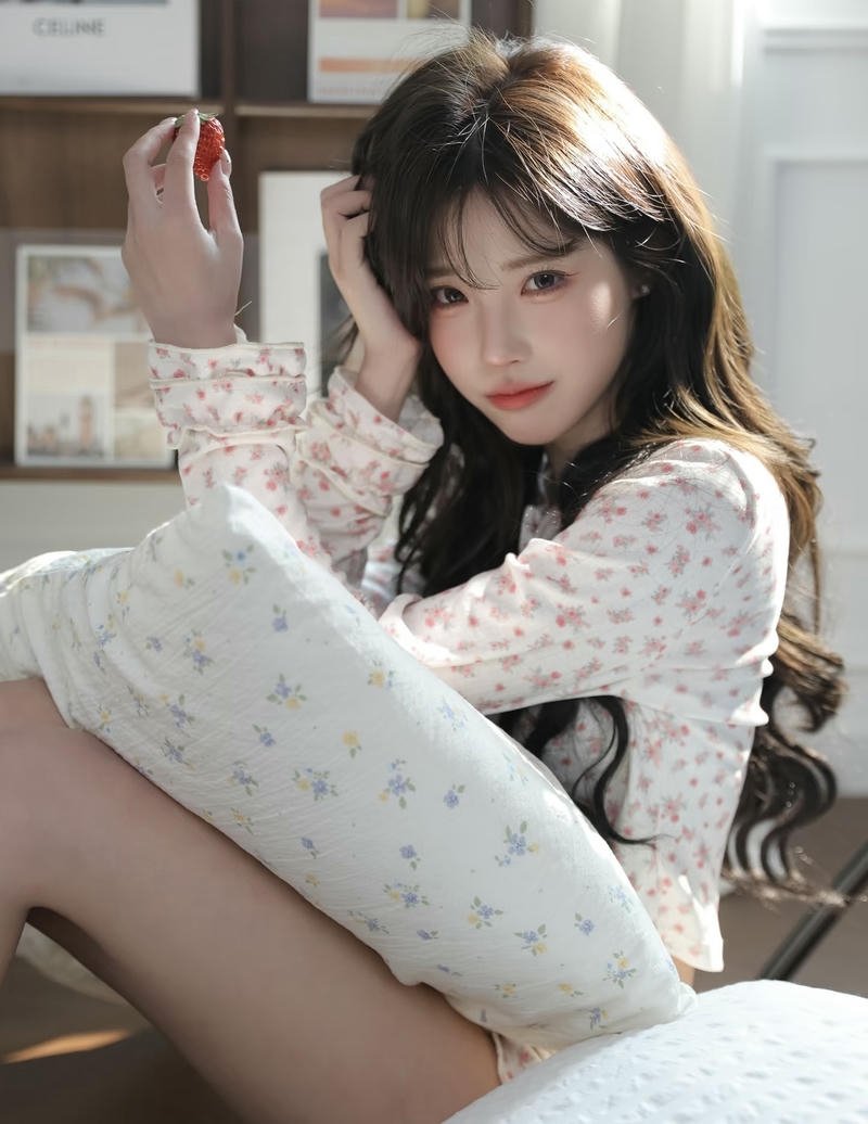 Soft light girl for dp pic gentle glow effect