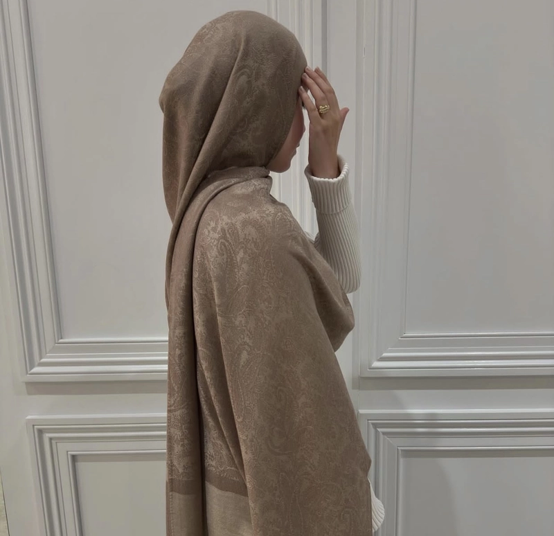 Soft lighting dp for islamic girl gentle aesthetic vibe