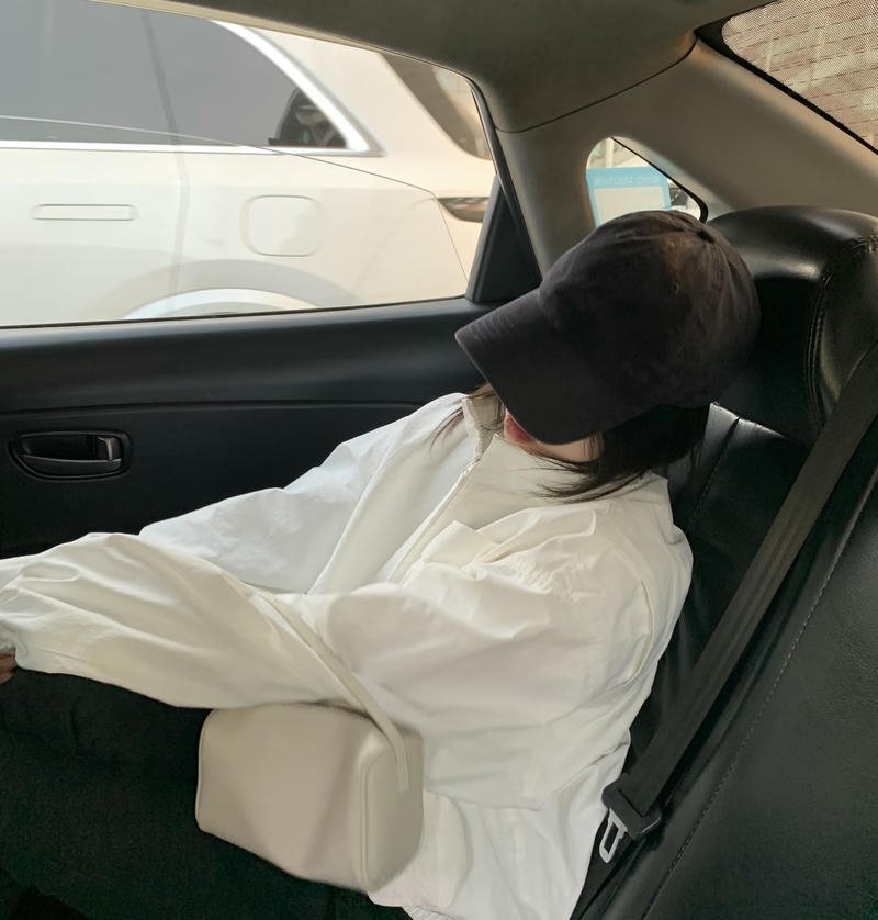 Soft shadow hidden face dp for girls calm aesthetic