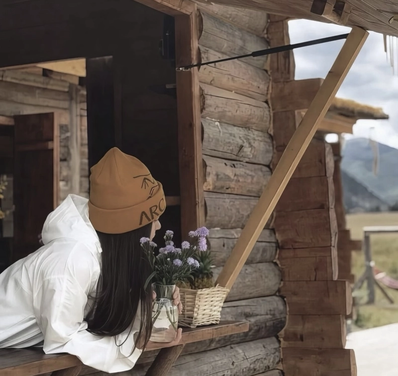 Soft shadow look alone girl images for whatsapp dp