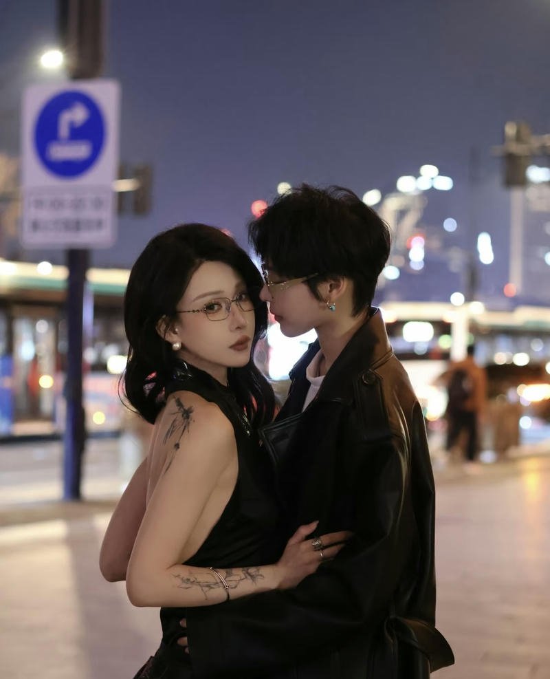 Soft tone boy and girl dp pastel romantic vibe