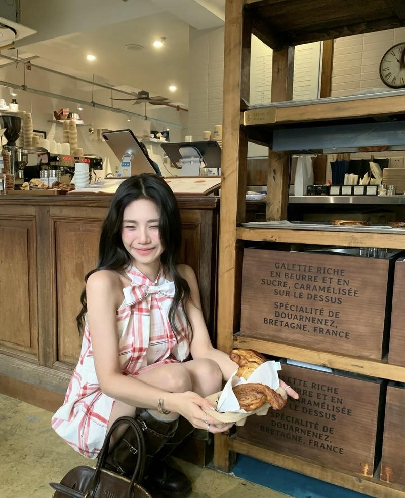 Soft whisper instagram girls dp delicate calm aesthetic