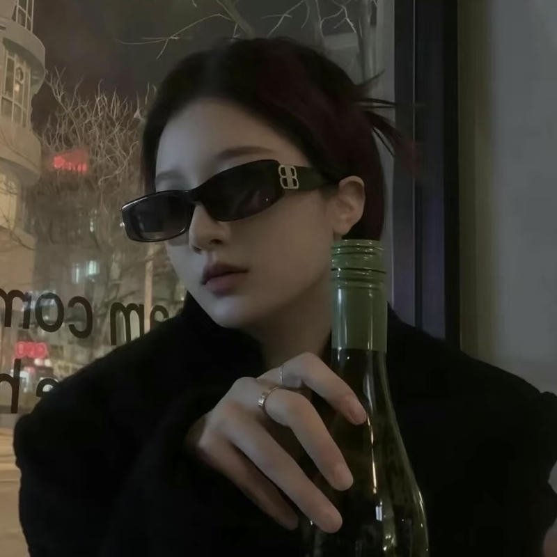 Strong confident vibe stylish cool dp for girls look